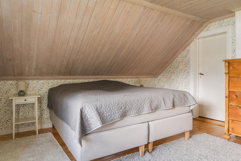 Sovrum 2 på övre plan