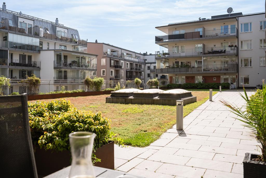 Uteplats mot lugn innergård