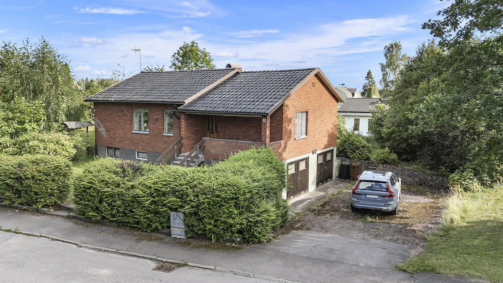 Framsidan med uppfart