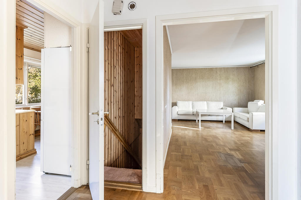 Trappan ner till källarplan