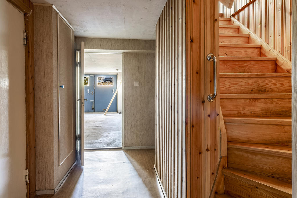 Trappan ner till källarplan