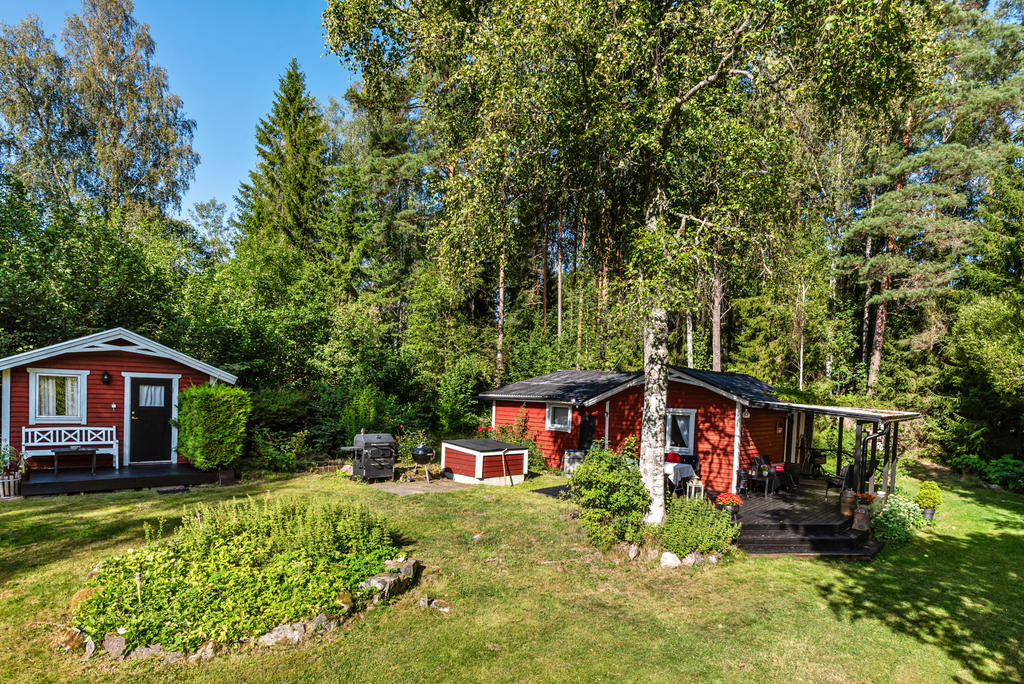Gäststuga och huvudhus