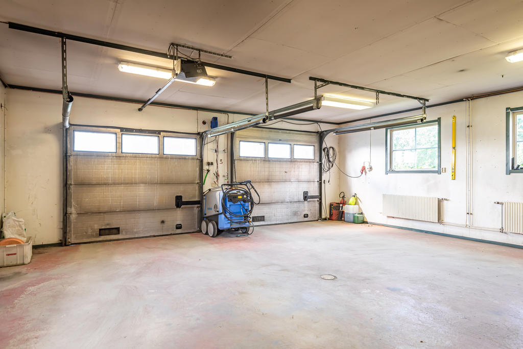 Garaget...