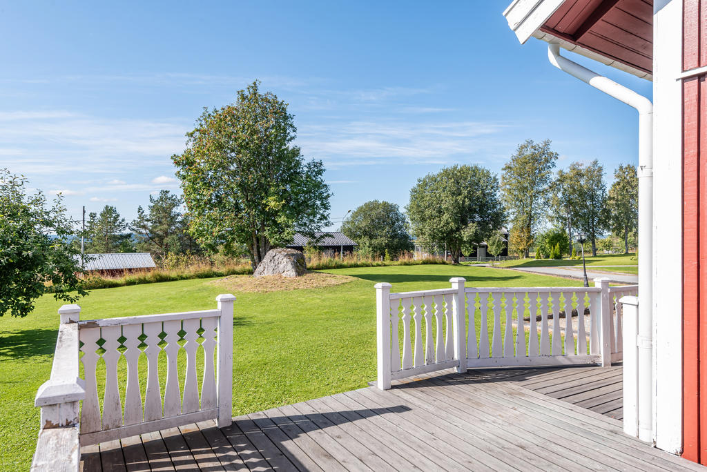 Trädgården på framsidan.