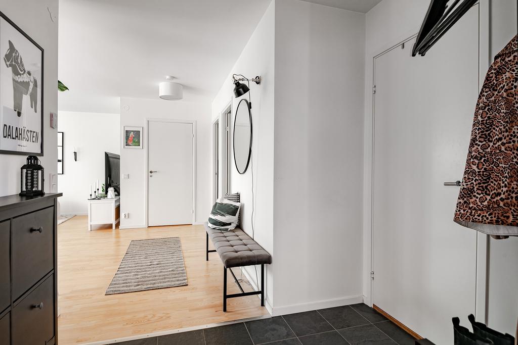 Rakt fram finns idag en walk-in closet som även kan användas som kontor/sovplats. 