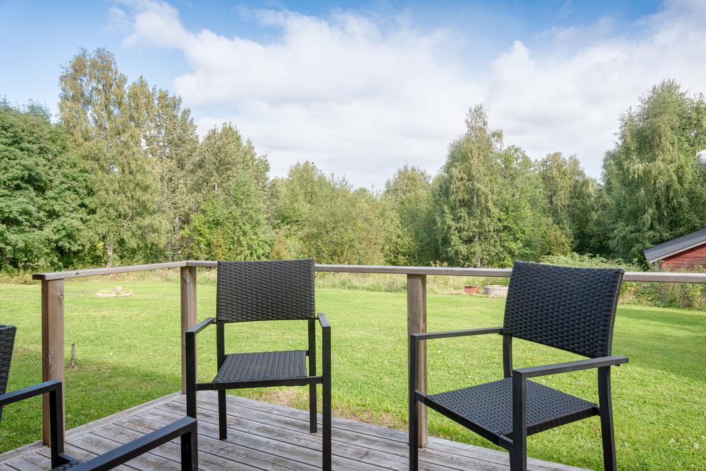 Böningsvägen 10, trädäckad altan på baksidan.