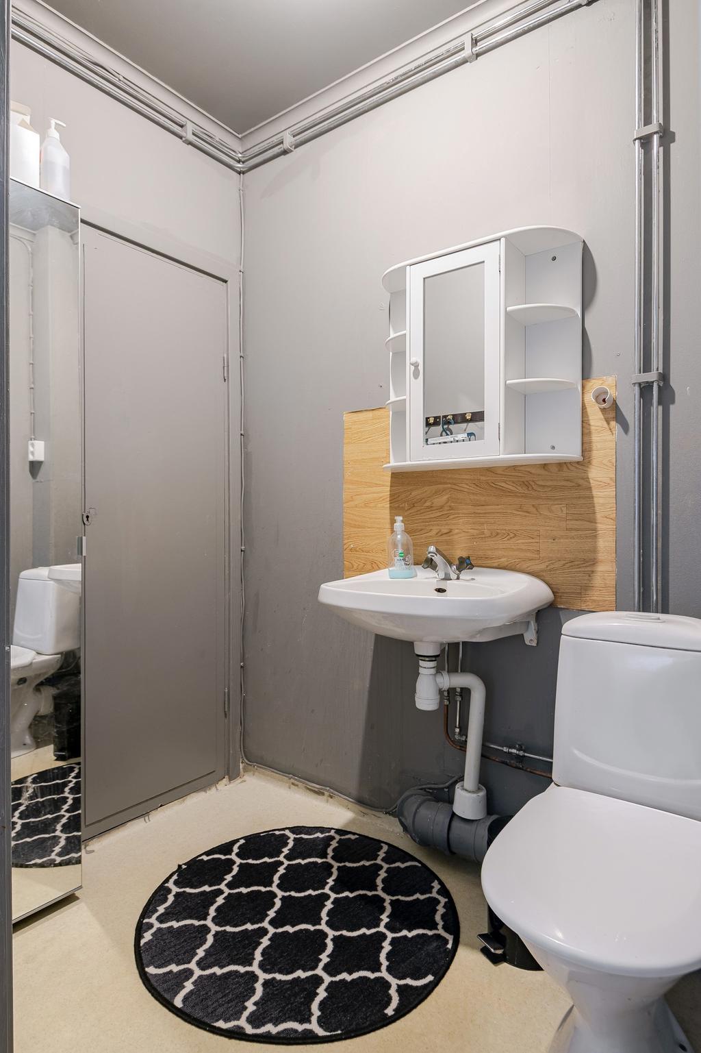 WC på nedre plan. 