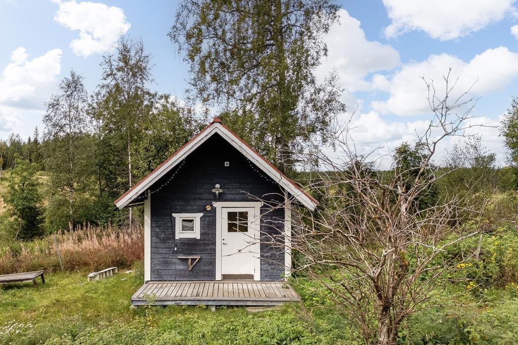 Fristående stuga som har indragen el. 