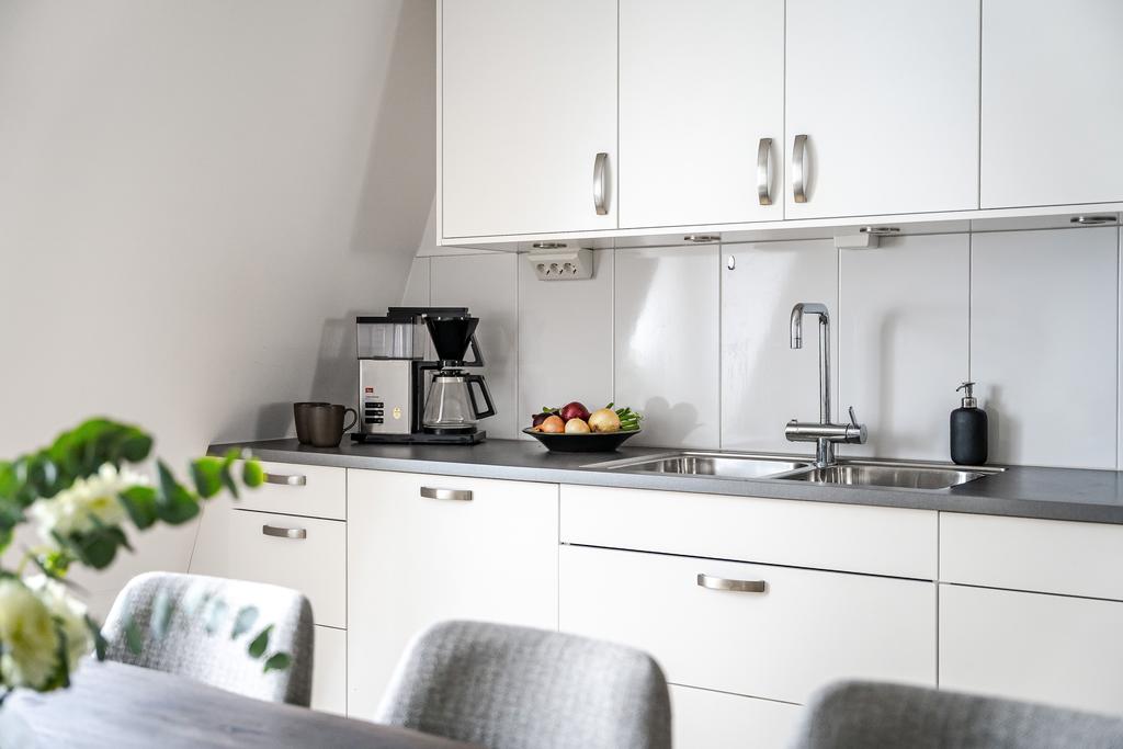 Kök i vitt från Marbodal med integrerad diskmaskin 