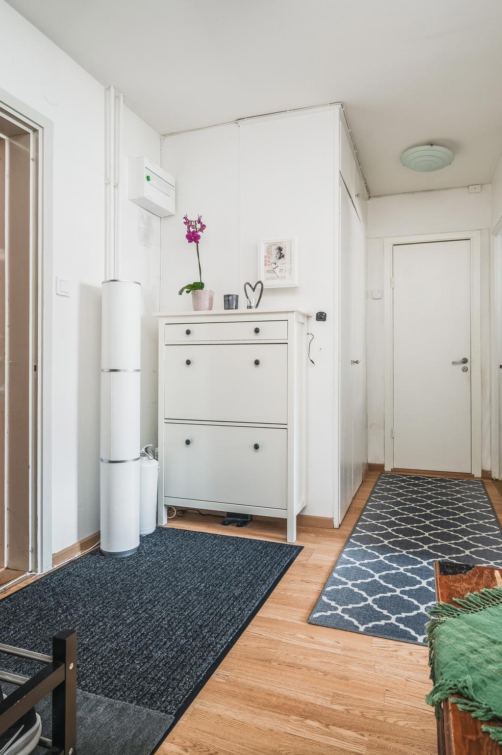Inbyggda garderober i hallen