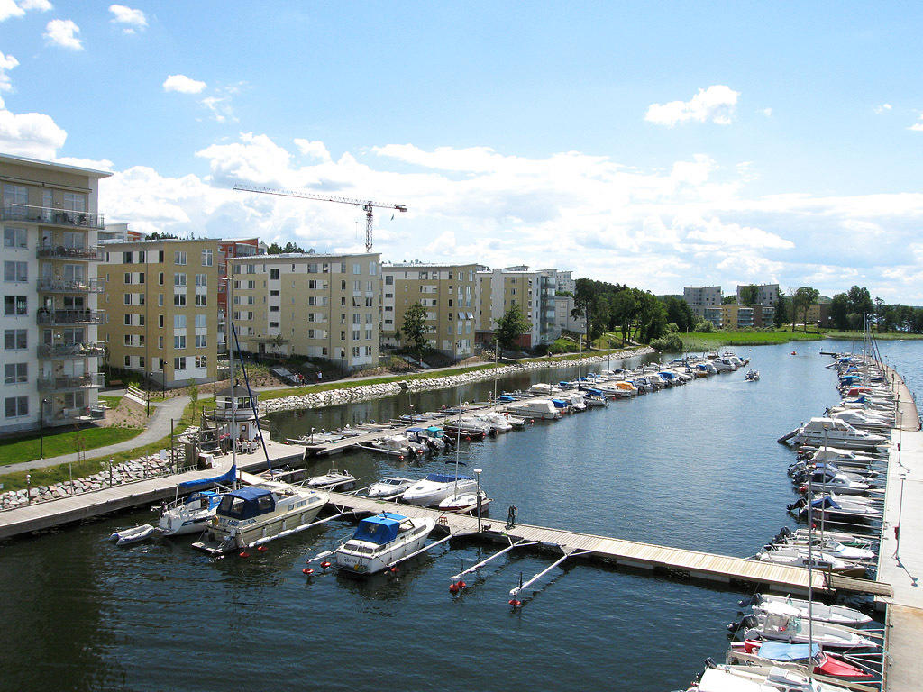 Närliggande båtplats i området