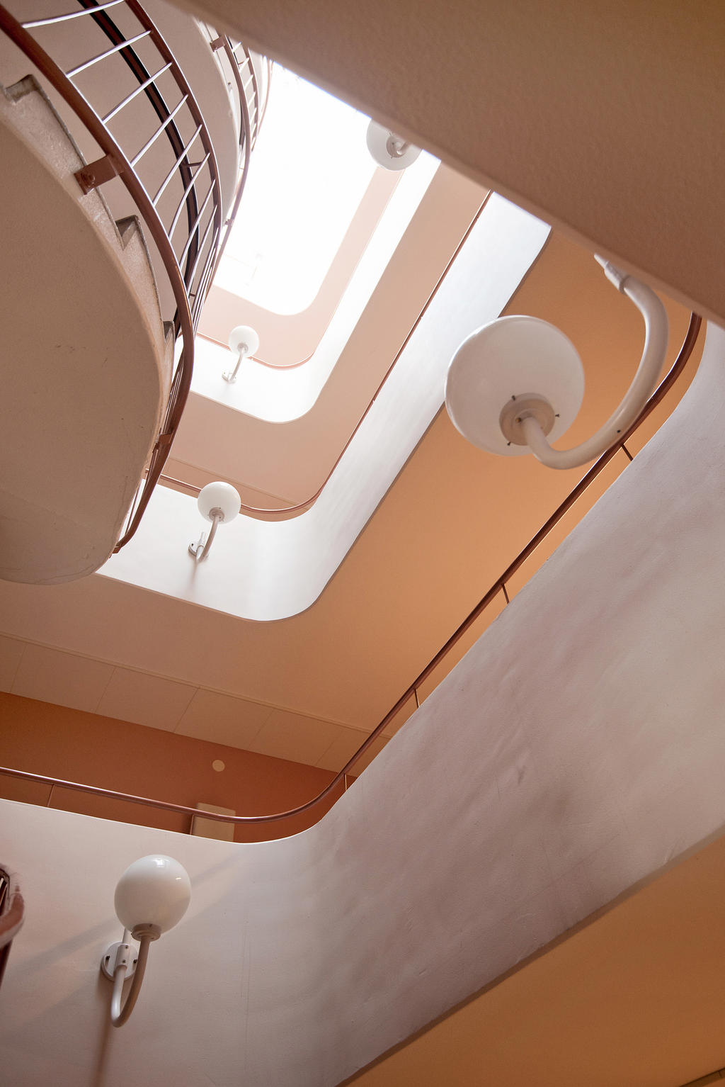 Luftigt, inbjudande trapphus på Herserudsvägen 6