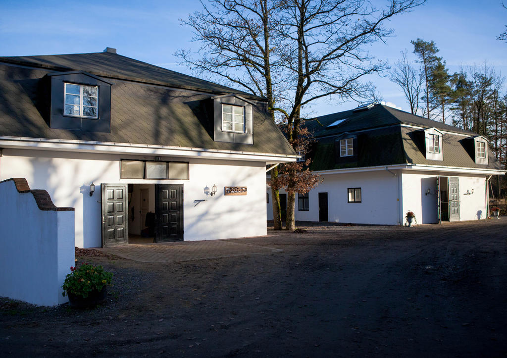 Lägenheter - kontor -Keramik & Konst Studio- stalldel på markplan