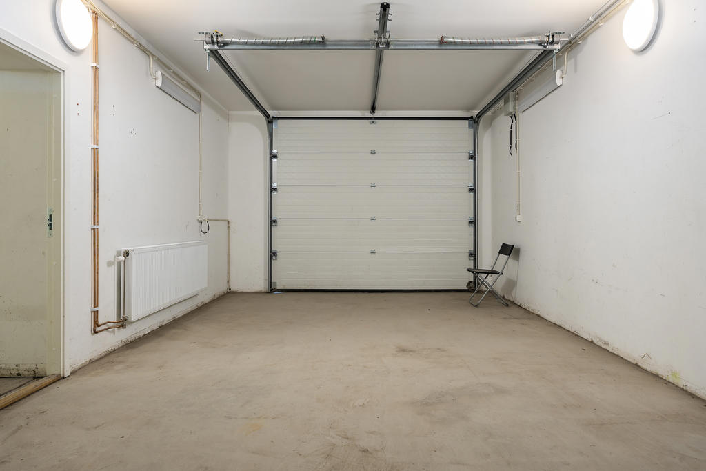 Stort garage med el-port