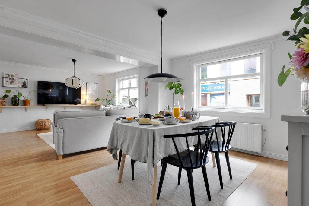 Gott om plats för stort matbord 