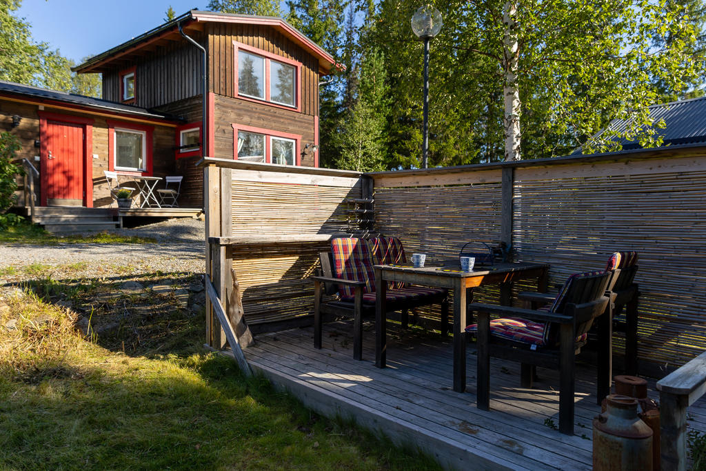 Uteplats i lä perfekt när vårvinden ligger på.