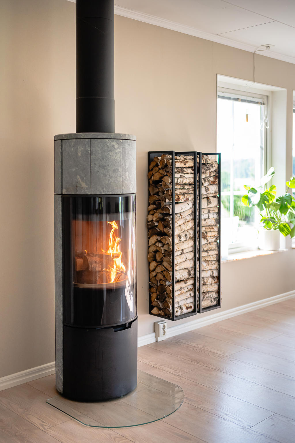 Härlig kamin som värmer gott