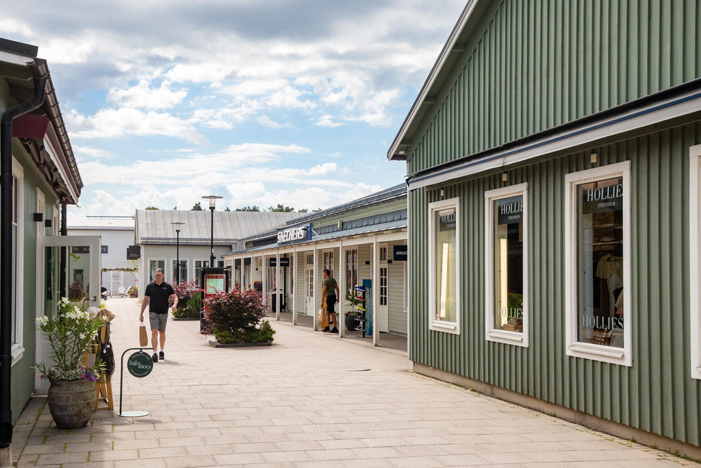 För den som gillar shopping så finns Barkarby Handelsplats på bekvämt avstånd