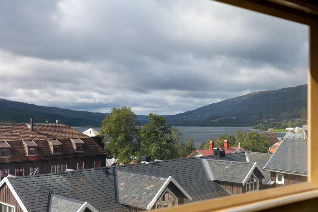 Utsikt från sovrumsfönster.