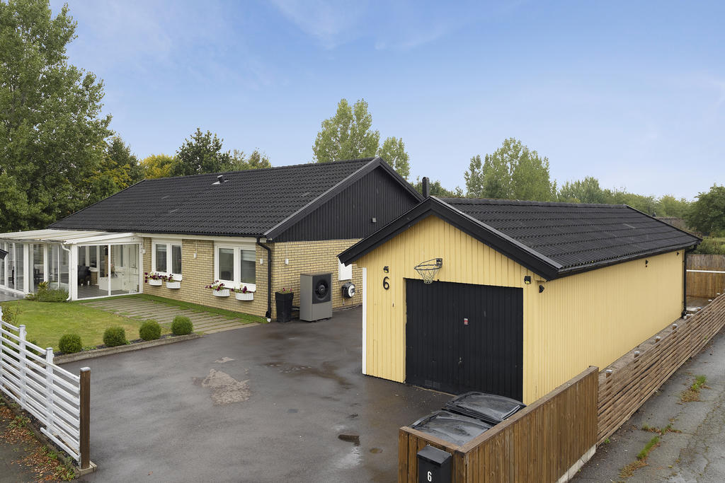 Garage och uppfart