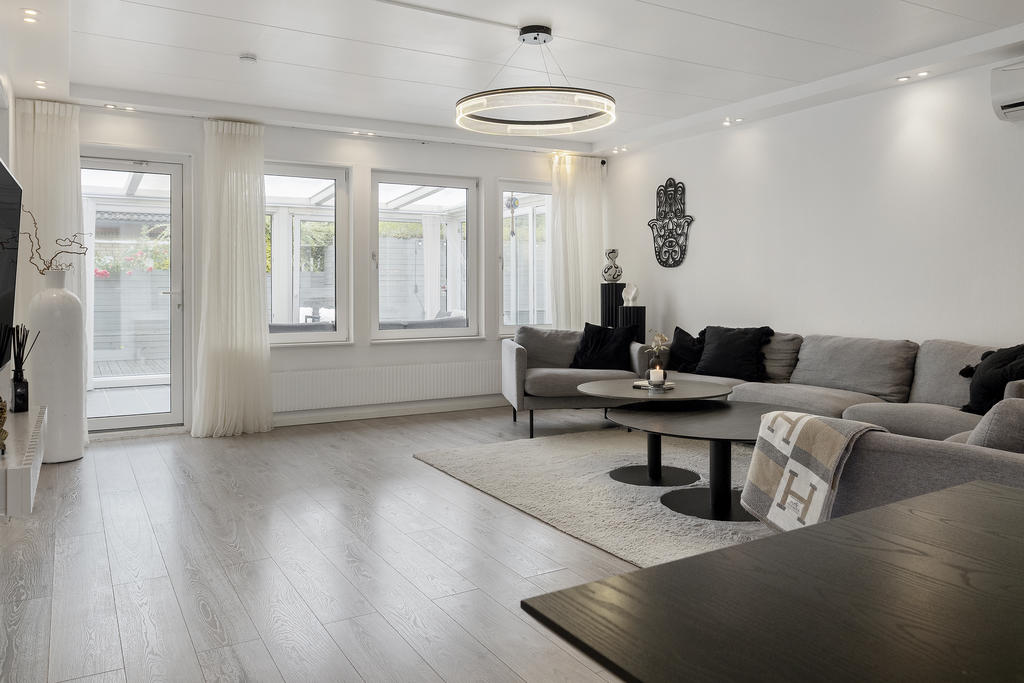 Vardagsrum med utgång till uterum