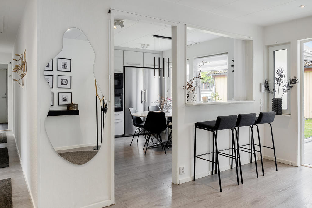 Entréhall mot kök
