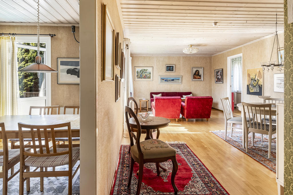 Hall mot vardagsrum 