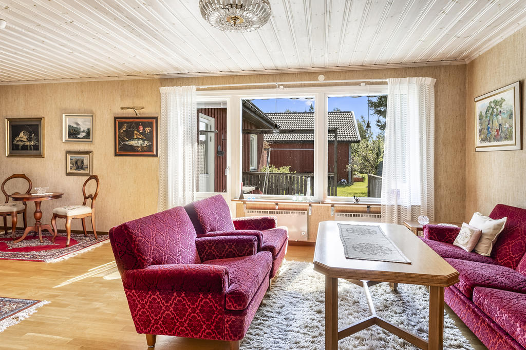 Vardagsrum med utgång till altan 