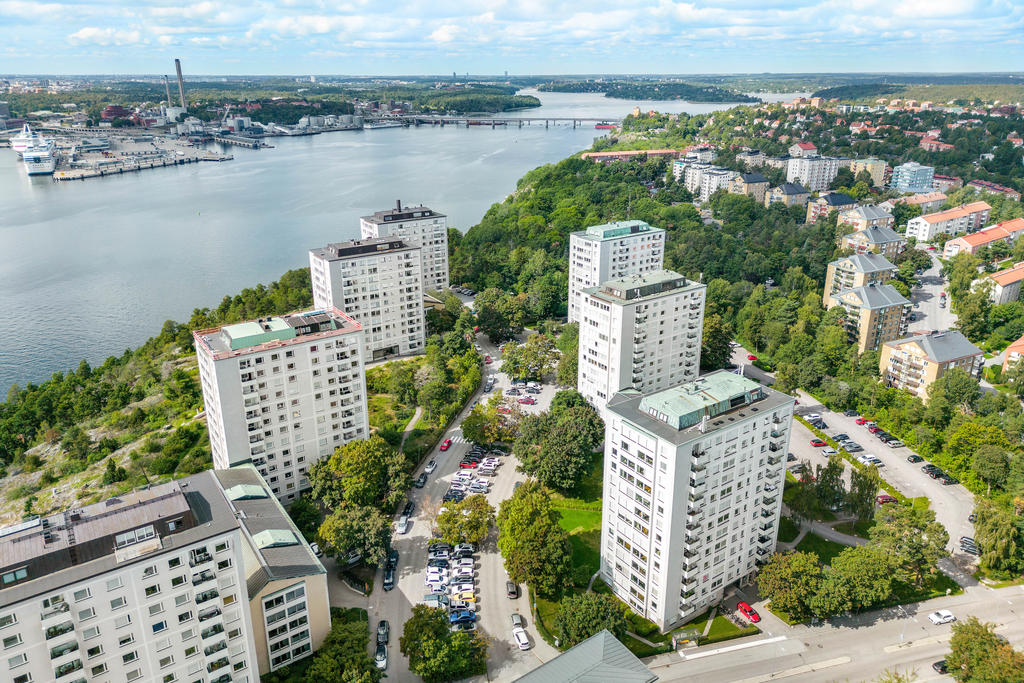 Bodalsvägen med Stockholms City i fonden