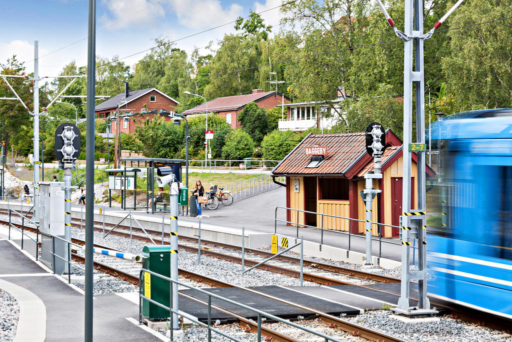 Mycket goda kommunikationer med närhet till både buss och Lidingöbanan.