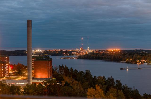 Varmt välkommen till Bodalsvägen 22 med vidsträckt utsikt mot Stockholms inlopp ifrån inglasad balkong