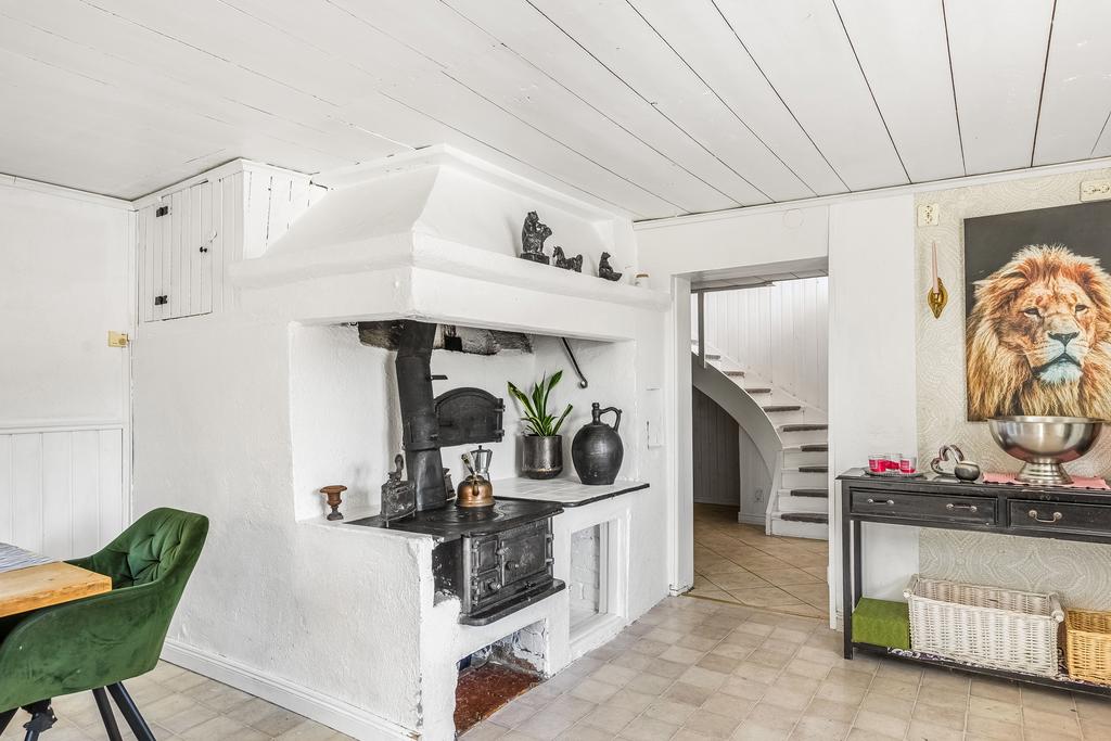 Vedspis med bakugn spiskåpa