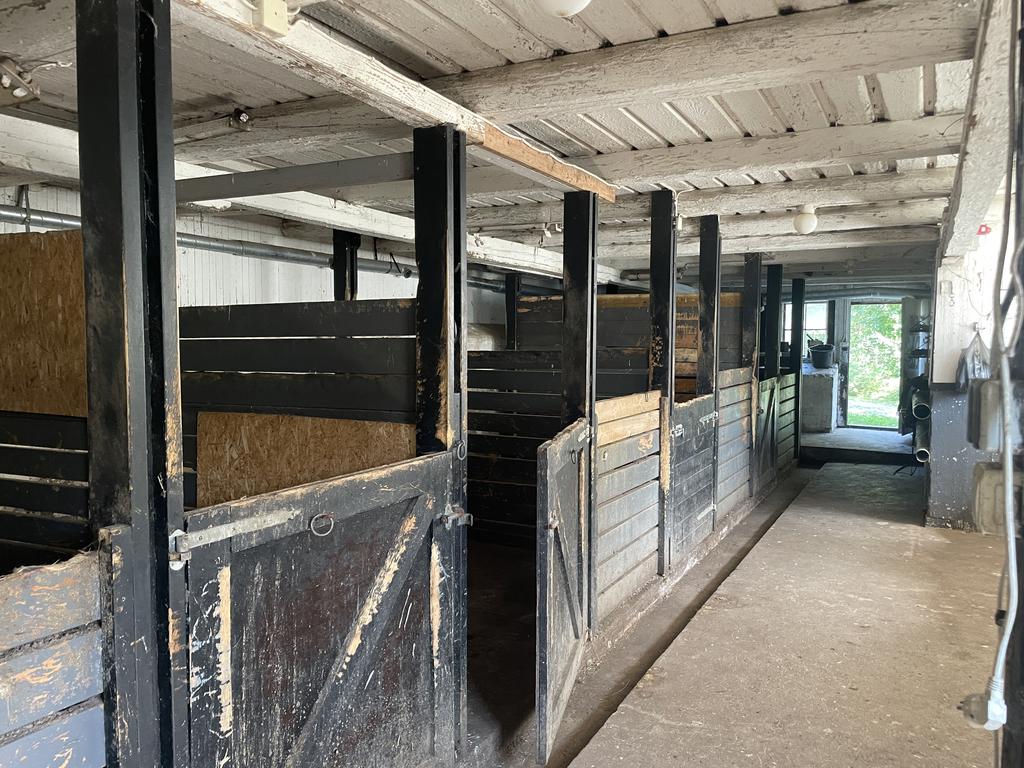 4 hästboxar i stallet