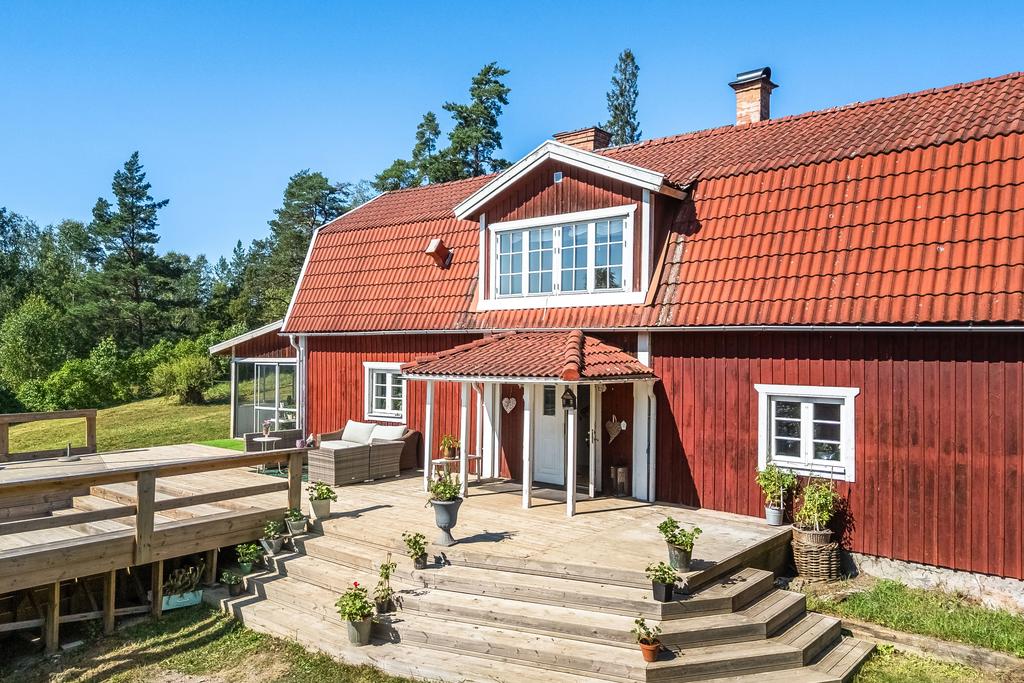 Södersida med uteplats