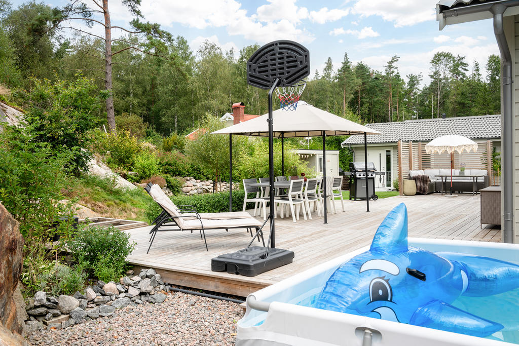 Duka upp till fest med vänner och familj på den insynsskyddade baksidan!