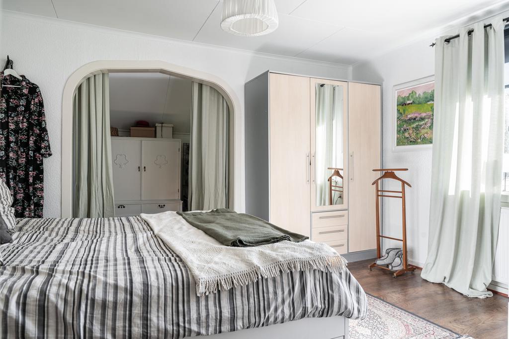 Sovrum med walk-in-closet