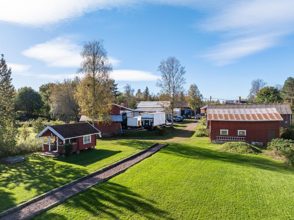 Gäststuga och garagebyggnad 