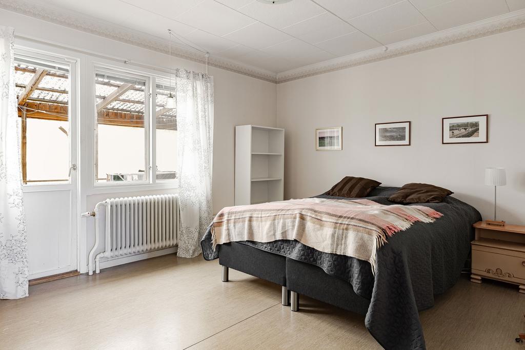 Utgång till verandan från sovrummet.