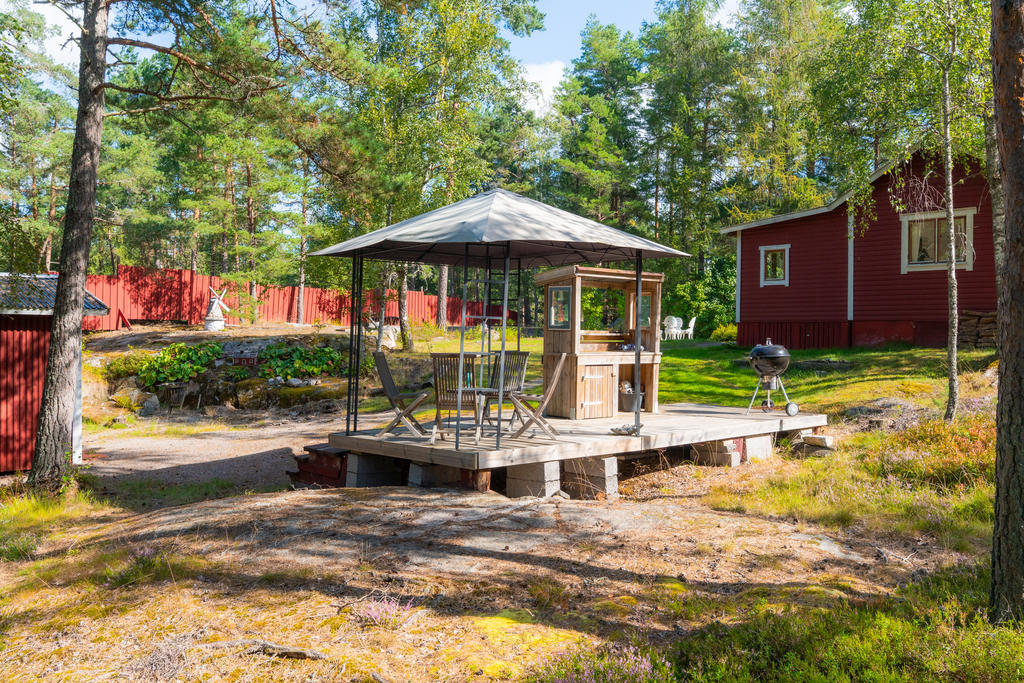 Enkelt utekök/sommarbar med bra solläge 