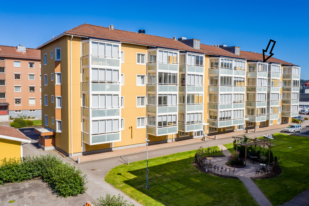 Här bor du med utsikt mot innergården och ett stenkast från centrum