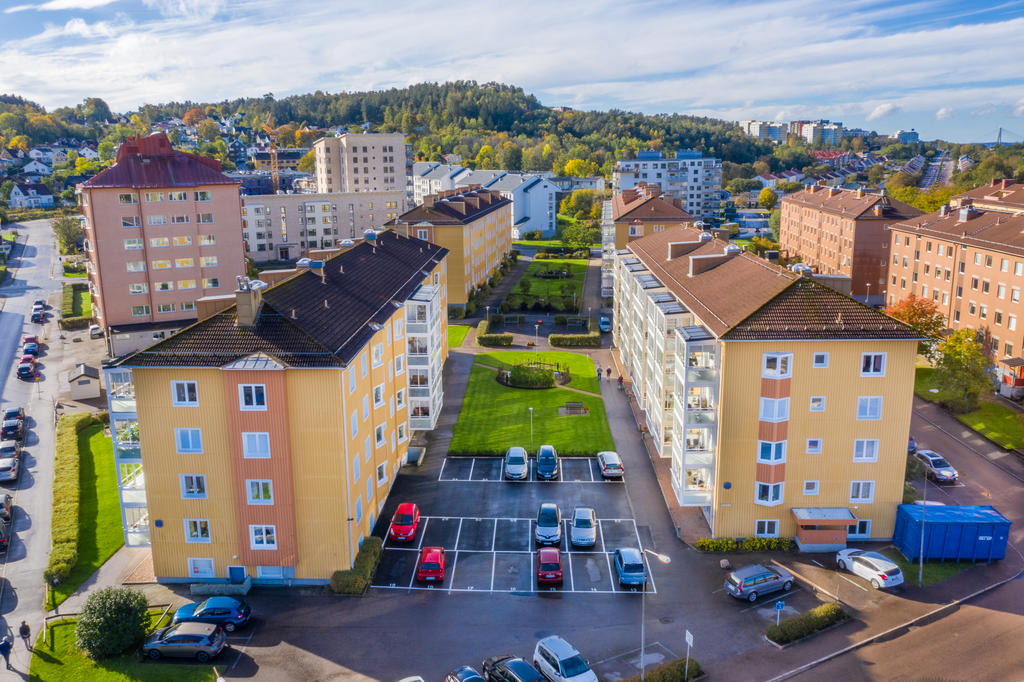 Här bor du med utsikt mot innergården och ett stenkast från centrum