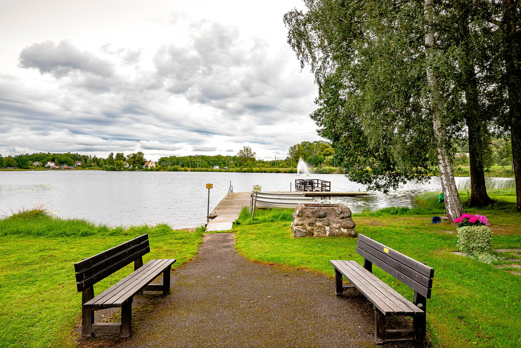 Föreningens båtbrygga med båt att låna av medlemmarna