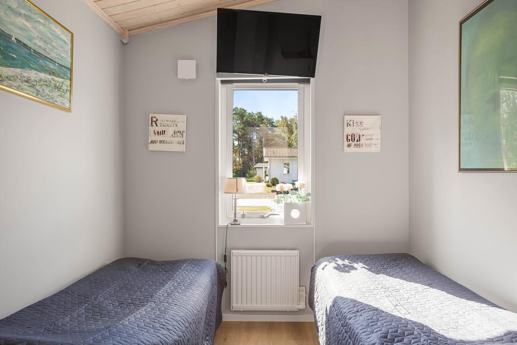 Mysigt sovrum med fint ljusinsläpp.