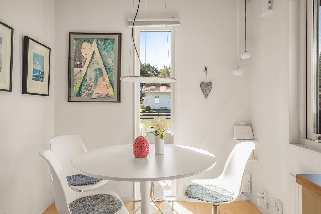 Matplatsen intill  köket.