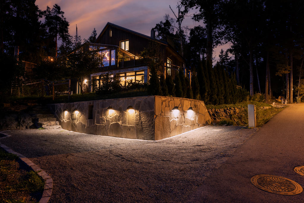 Upplyst separat parkering