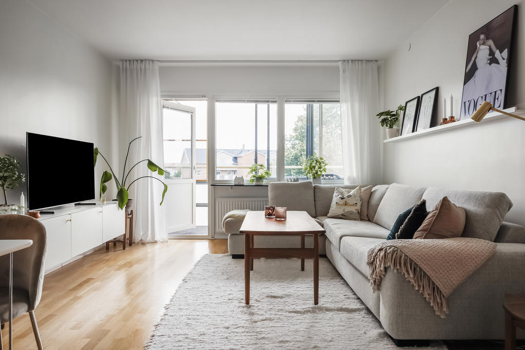 Vardagsrum med utgång till den stora balkongen