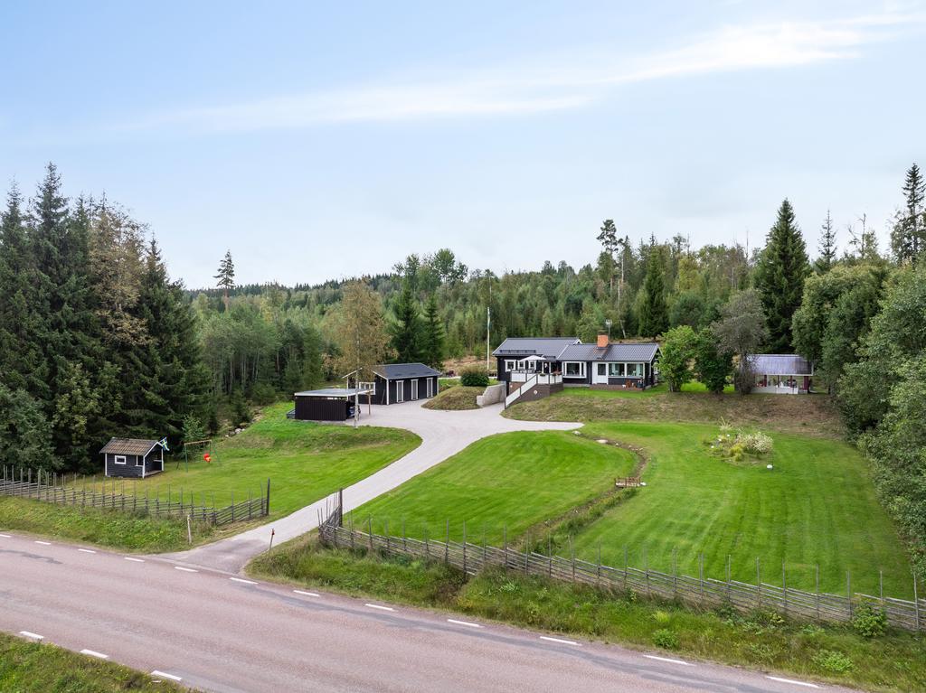 Lekstuga , carport, uthus, boningshus och växthus