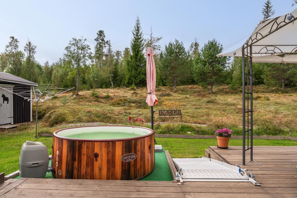 Spabadet bjuder in till varma bad under bar himmel!