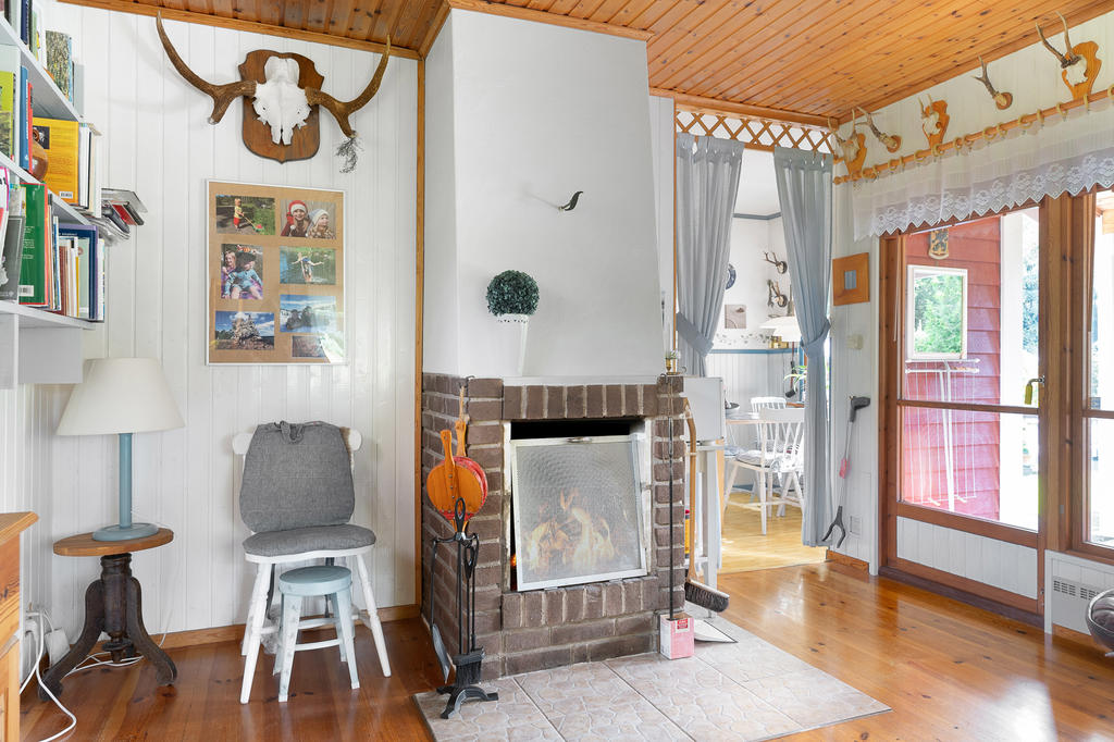 Öppen spis i vardagsrummet