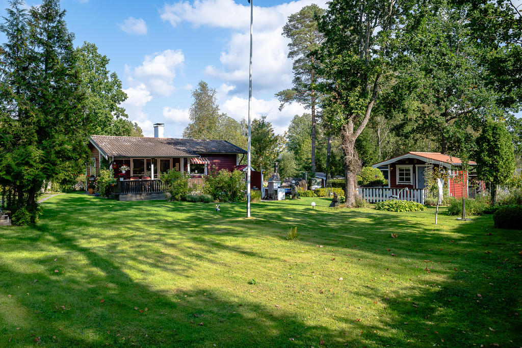 Tomt med plats för lek och spel men även för att odla